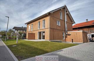 Doppelhaushälfte kaufen in 83549 Eiselfing, Modern. Nachhaltig. Familienfreundlich. Doppelhaushälfte mit Garten & Carport!