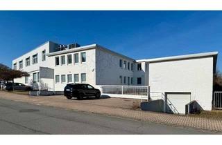 Gewerbeimmobilie kaufen in 31137 Hildesheim, Voll vermietet-Schulungszentrum u. Lagerhallen mit 64 kW/p Photovoltaikanlage