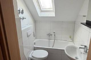 Wohnung kaufen in 45899 Gelsenkirchen, Frisch renovierte 2-Zimmer-Dachgeschoss-Wohnung mit neuem Bad und Garage in Gelsenkirchen-Horst