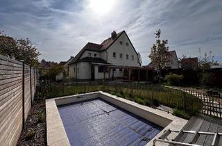 Doppelhaushälfte kaufen in 01139 Dresden, Dresden - Doppelhaushälfte mit großem Garten, Pool & perfekter Anbindung