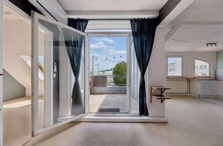 Wohnung kaufen in 13357 Wedding, Bezugsfreie Dachgeschosswohnung mit Südterrasse und viel Gestaltungspotenzial