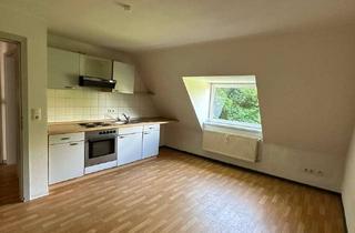 Wohnung kaufen in Itzehoer Straße 7c, 24106 Wik, Kleine Dachgeschoss-Perle in ruhiger, grüner Lage in Kiel-Wik – courtagefrei