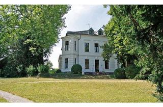 Wohnung kaufen in 53332 Bornheim, Stilvoll wohnen in denkmalgeschützter Hofanlage