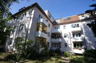 Wohnung kaufen in 12247 Lankwitz, Hauptstadtmakler-Bezugsfreie modernisierte Dachgeschosswohnung mit Stellplatz in Top-Lage
