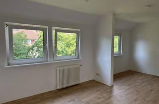 Wohnung mieten in Senator-Fritze-Str., 28213 Riensberg, Renovierte 2-Zimmer-Dachgeschosswohnung in Schwachhausen zu vermieten