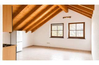 Wohnung mieten in Am Kleinfeld, 86928 Hofstetten, Charmantes Dachgeschoss-Apartment mit sichtbarem Dachstuhl & Stellplatz