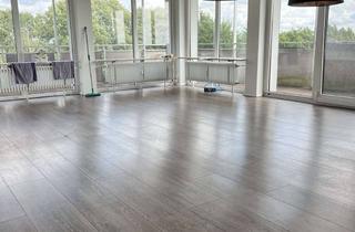 Wohnung mieten in Dockenhudener Chaussee, 25469 Halstenbek, Helle 3-Zimmer-Wohnung in Halstenbek: Komfortables Wohnen in der 8. Etage