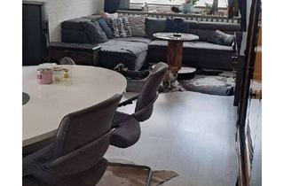 Doppelhaushälfte kaufen in 46282 Dorsten, Familienfreundliche Doppelhaushälfte mit zwei Garagen und elegant modernisierten Bädern.