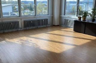 Büro zu mieten in Bürgermeister Graf Ring 10, 82538 Geretsried, "105 m² helle Bürofläche mit Bergblick | Aufzug, Küche & provisionsfrei"