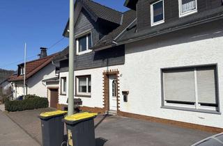 Haus kaufen in Wirme 67, 57399 Kirchhundem, renovierungsbedürftiges Einfamilenhaus zu verkaufen