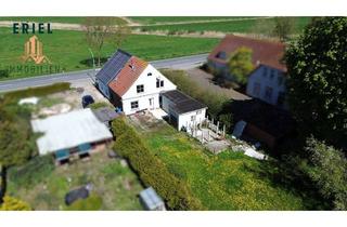 Doppelhaushälfte kaufen in Oldenburger Heerstraße 27A, 26919 Brake, Handwerker aufgepasst: Doppelhaushälfte mit 891 m² Grundstück und Entwicklungspotenzial zu Verkaufen