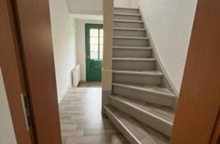 Wohnung mieten in Parkstraße 33, 02991 Lauta, Kleines Haus, großes Grün: 2,5-Raum-Reihenhaus mit Wohlfühlgarten