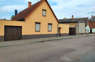 Haus kaufen in 06386 Osternienburger Land, Osternienburger Land - Wohnhaus mit großem Grundstück Garage Stallungen in Drosa