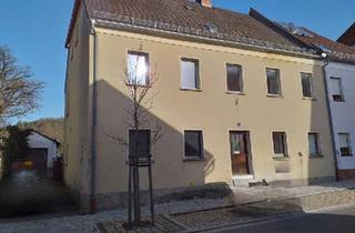 Haus kaufen in 92447 Schwarzhofen, Schwarzhofen - 2-Familien-Haus mit großem Garten u. Nebengebäude- Sanierungsbed.