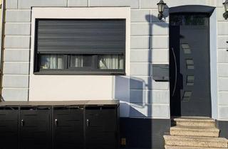 Haus kaufen in 53879 Euskirchen, Euskirchen - Top modernisiert: Ein Haus, zwei Wohnungen!