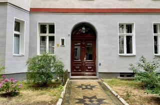 Wohnung kaufen in Straße 17, 12159 Friedenau, Renovierungsbedürftige Altbauwohnung in einer ruhigen Seitenstraße in Berlin-Schöneberg