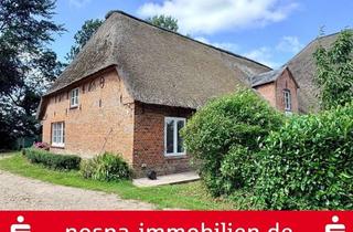 Wohnung kaufen in 25832 Tönning, Baurechtlich genehmigte Dachgeschosswohnung zum Selbstausbau!