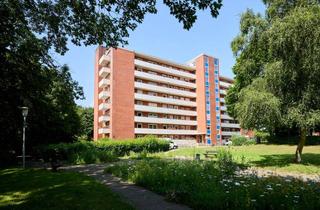 Wohnung kaufen in 24148 Ellerbek, Über den Dächern Kiels: Modernisierte 3-Zimmer-Wohnung mit Balkon und Parkblick