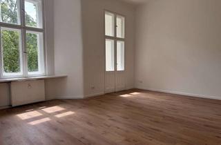 Wohnung kaufen in Wröhmännerpark, 13585 Spandau, Altbaujuwel am Wröhmännerpark –5-Zimmer-Wohnung mit Stuck, Balkon und zwei Bädern