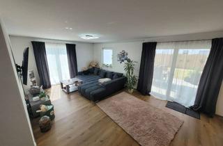 Wohnung kaufen in Im Urdorf 3a, 94569 Stephansposching, Provisionsfrei: Neuwertige 3-Zimmer-EG-Wohnung mit Küche, Garten, Terrasse & 2 Stellplätzen
