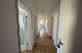 Wohnung mieten in Hartstraße 70, 82110 Germering, Geräumige 4-Zimmer Wohnung mit Balkon (auch als Mitarbeiterunterkunft)