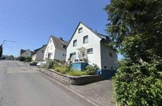 Einfamilienhaus kaufen in 57555 Brachbach, Brachbach, solides Einfamilienhaus mit sonnigem, großen Grundstück.