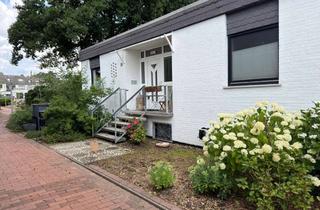 Haus kaufen in 30455 Davenstedt, Reihenendbungalow in Gartenhofhaus-Bauweise mit Vollkeller, Garage & geschütztem Garten