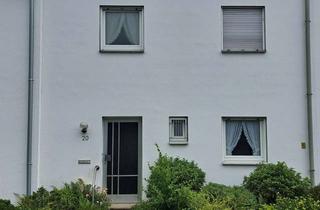 Reihenhaus kaufen in 40670 Meerbusch, Bezahlbares Einfamilien-Reihenhaus Baujahr 1961 auf einem Erbpachtgrundstück in Meerbusch-Osterath