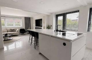 Doppelhaushälfte kaufen in 89284 Pfaffenhofen, Modernisierte Doppelhaushälfte mit hochwertiger Designküche und Garten