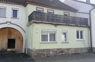 Haus kaufen in 97264 Helmstadt, Ein-/Zweifamilienhaus mit Balkon und Nebengebäude in Helmstadt