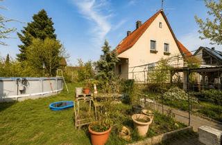 Haus kaufen in 91080 Uttenreuth, Großzügiges Familienhaus in Weiher – renovierungsbedürftig