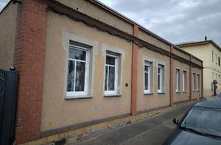 Haus kaufen in Schillerstraße 57, 04435 Schkeuditz, Doppelhaus im Bungalowstil mit Garten und Nebengelass - auch geeignet für Mehrgeneration