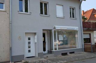Büro zu mieten in Saareckstr., 66693 Mettlach, Funktionale Bürofläche in Mettlach, mit auffälligem Schaufenster und großem Parkplatz direkt vor dem
