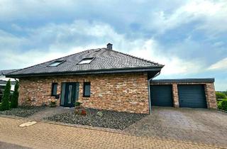 Einfamilienhaus kaufen in 32609 Hüllhorst, Hüllhorst - Haus mit großem Schwimmteich zu verkaufen (provisionsfrei)