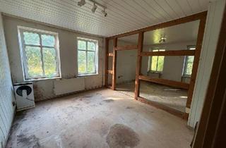 Doppelhaushälfte kaufen in 23923 Lüdersdorf, Lüdersdorf - Doppelhaushälfte mit großem Potenzial - stark sanierungsbedürftig