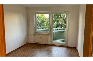 Wohnung kaufen in 18435 Knieper West, Tolle 3 Zimmer Wohnung mit Balkon, RENOVIERT !, leer, gute Energieklasse, Kapitalanlage/Eigennutzung