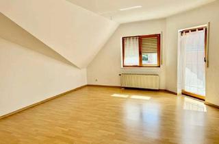 Wohnung kaufen in 65510 Idstein, Charmante Dachgeschosswohnung mit Balkon, moderner Einbauküche und Stellplatz. Ideal für Ihr neues Z