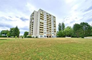 Wohnung kaufen in 86368 Gersthofen, Wohnen mit Weitblick: 2-ZKB mit S-Balkon, TG-Stellplatz und Lift!