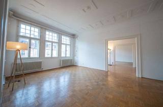 Wohnung kaufen in Rieterstraße, 90419 Nürnberg, Wohnen mit Geschichte: Repräsentative Altbauwohnung im 2. Obergeschoss