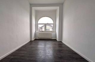 Wohnung kaufen in 08525 Plauen, Eigentumswohnung und Dachgeschossrohling mit Ausbaupotenzial