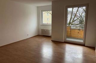 Wohnung mieten in Weverstraße 24, 13595 Spandau, Mini-Apartment für EINE Person - mit Balkon und Wannenbad!