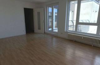 Wohnung mieten in Simon-Bolivar-Straße 16, 13055 Alt-Hohenschönhausen, Großzügige Familienwohnung mit Gäste-WC freut sich auf Sie!