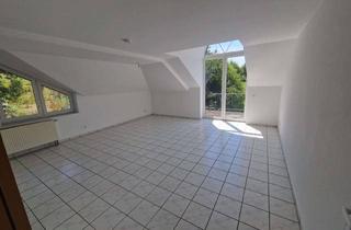 Wohnung mieten in Steinweg, 51399 Burscheid, Helle 2-Zimmer-Dachgeschosswohnung mit hohen Decken und traumhafter Aussicht