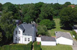 Haus kaufen in 24576 Bad Bramstedt, Zeitlose Architektur trifft auf vielseitige Nutzungsmöglichkeiten