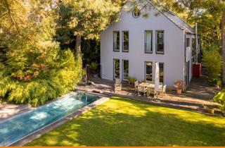 Villa kaufen in 14532 Kleinmachnow, Pool-Villa in Traumlage von Kleinmachnow