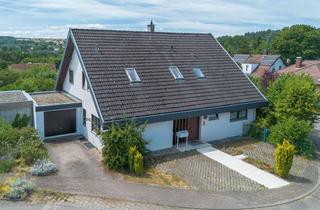 Haus kaufen in 75233 Tiefenbronn, Gepflegtes Zweifamilienhaus mit Garten, zwei Garagen & vermieteter Einheit in ruhiger Wohnlage