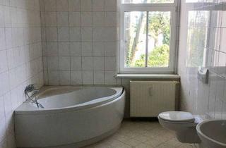 Mehrfamilienhaus kaufen in 08491 Netzschkau, Sanierungsbedürftiges Mehrfamilienhaus mit 4 Wohneinheiten und Entwicklungspotenzial