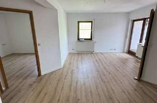Anlageobjekt in Bahnhofstr. 60, 71272 Renningen, Top gepflegte 2 Zimmer Wohnung mit EBK, Balkon sowie TG-Platz in 71272 Renningen