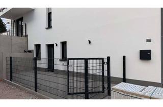Wohnung mieten in Kleinbahnstraße 15 D, 66687 Wadern, Moderne barrierefreie 2-Zimmer-Souterrainwohnung mit Terrasse