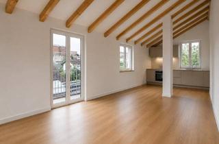Wohnung kaufen in 80689 München, AIGNER - 3-Zimmer-Dachgeschosswohnung mit hohen Decken, Südterrasse und offenem Wohngefühl